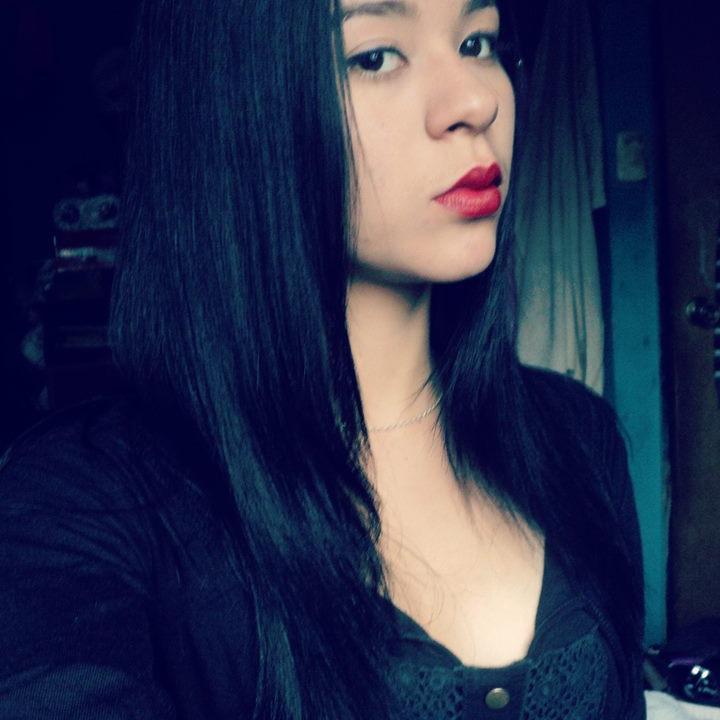 Bajista en construcción. Filosofía Rock 'n' Roll
1,67. Pelo negro ojos oscuros, Proteccionista, Ecologista. #GGU. Lectora pasiva, Experta en pizzas, Cáncer.