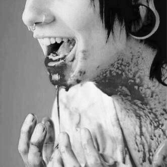 I dont date im sorry X 17 X single X blood obsessed X if you are ever feeling down don't be afraid to dm me..i'll try and help X don't be shy