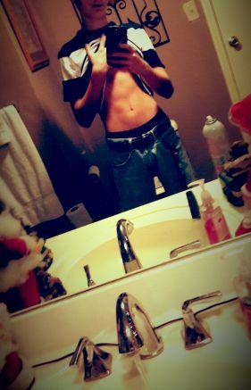 just a good ole country boy
15 $ophomore westmoreland high
anything country Yee Yee