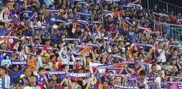 Bersoraklah ketika Tim kita dalam situasih ke bobolan and tetap berikan dukungan penuh agar Tim kita nganem #Aremacronus
