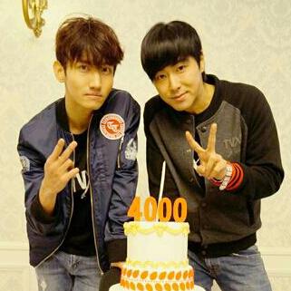 TVXQ are yunho & changmin
東方神起はわたしの栄養剤。
二人幸せならわたしも幸せ。 

follow me〜
＠ください(^^)