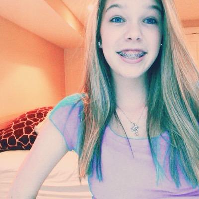 Nicoleebaeeee's profile picture. 