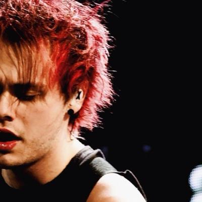 please follow ❤️ @swagon_lou ⭐️ she will love you