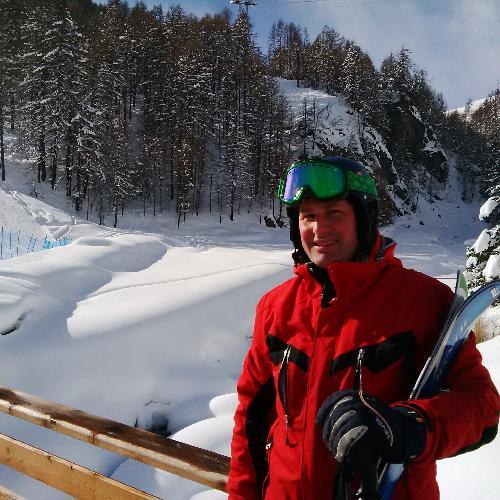 straiding's profile picture. Panettiere amo leggere faccio sempre due cose in insieme Golfista per passione . Fai quelche devi succederà quel che puo.