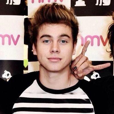 I follow my dream but they don't follow me ♡