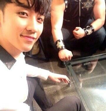 [V] @HouseOf_RPs seungri disini coy... mau kenalan? cium dulu