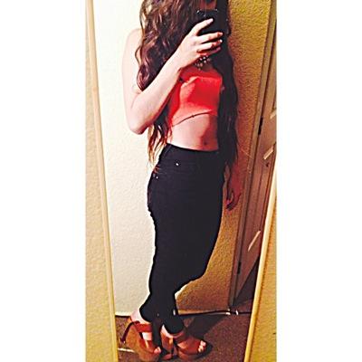 El amor sirve solo para destruir a la gente de forma inuhumanitaria.