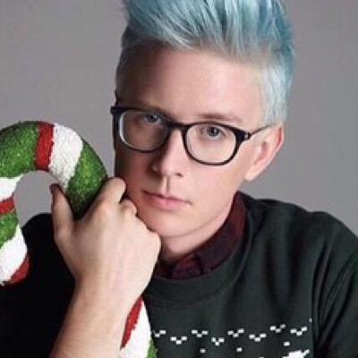 GUYS GO FOLLOW @SUGGSHINEDEYES!