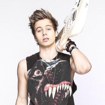 5sos is my life. 
iwish/4