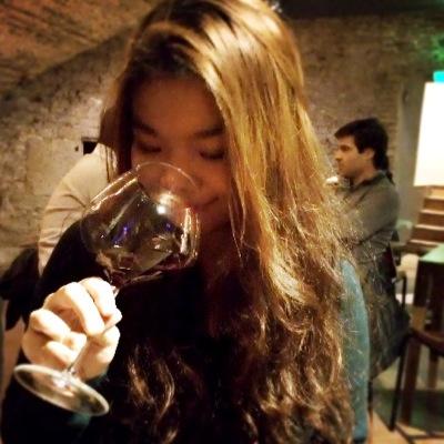 Hong Kong girl. Passionate home cook. Animal lover. Wine student. UK based sommelier.