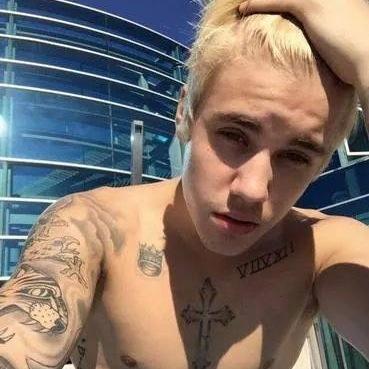 Belieber since 2009 ,Justin i love you pls follow me.