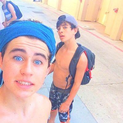 HI PLEASE FOLLOW @xmariedrewbtrx