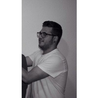 ingeniero mecanico en proceso. Nada pisa más fuerte qye la vida