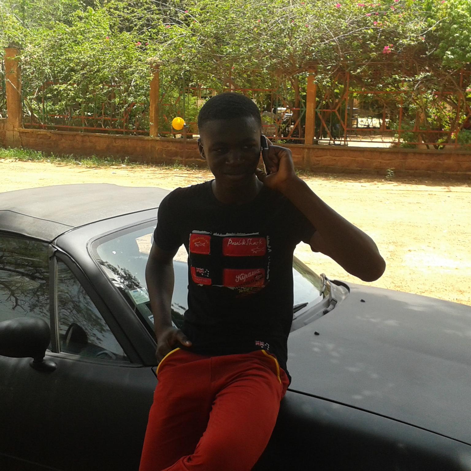 carlosoloukoi1's profile picture. 