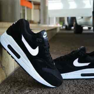 RETAIL & GROSIR shoes , bag , tees , pants , etc . WELCOME FOR RESELLER CP : 089685998210 PIN : 5553D472.  RELAX