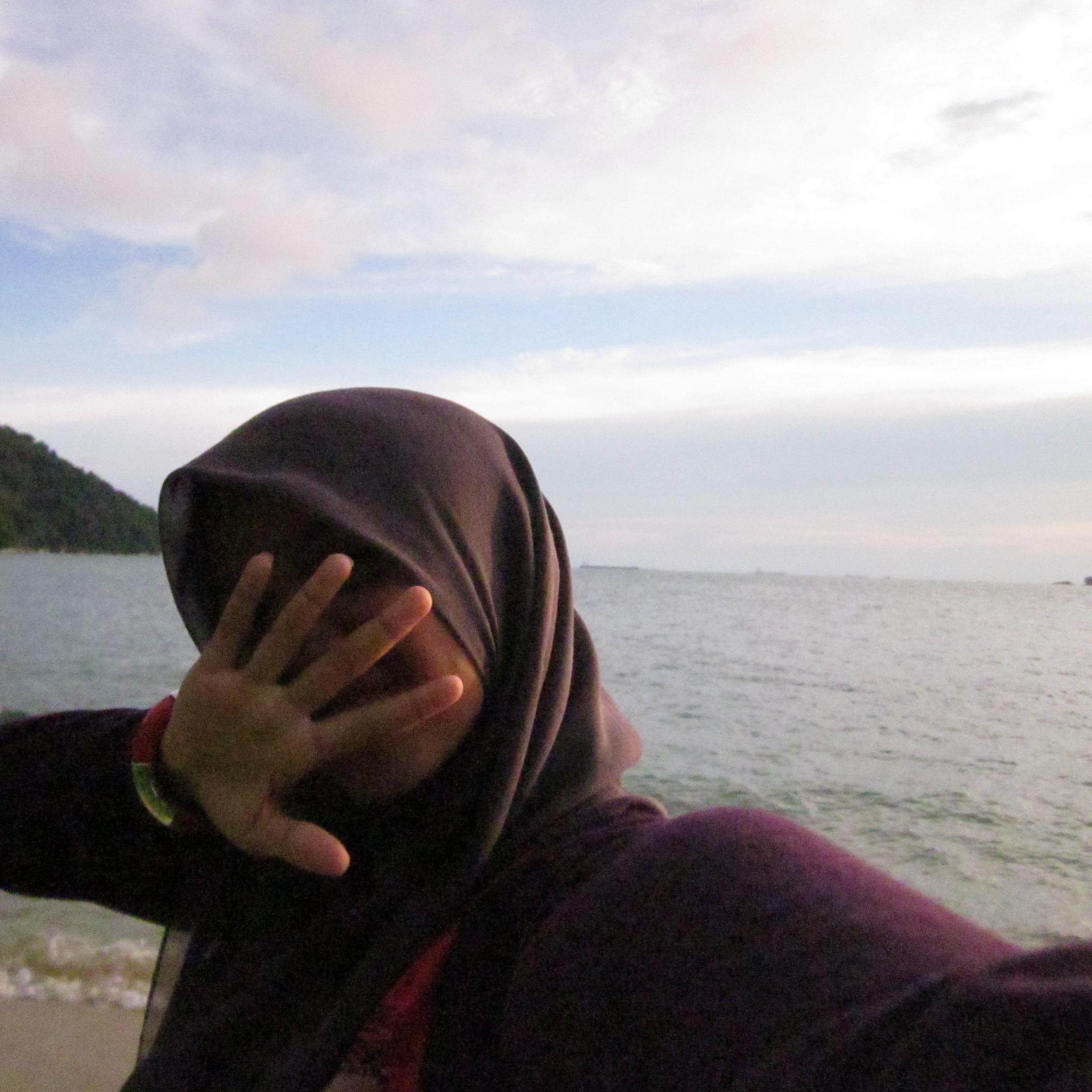 FOLLOW get in,UNFOLLOW get out..kah3..Juz Kidding..