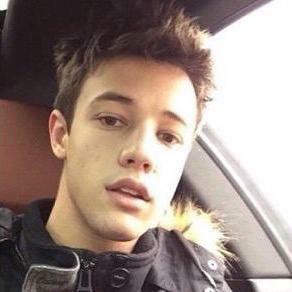 fakingskillz's profile picture. Hi.