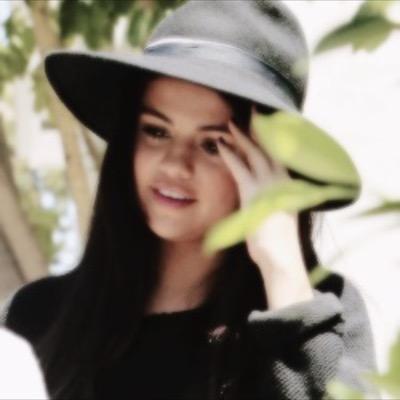 THIS IS A FREE FOLLOW, SO PLEASE FOLLOW @lollipopgirlx THANKS ILYSM