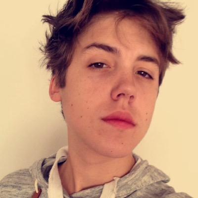 Hey guys! This is a free follow acct!! Please follow @breezyespinosa