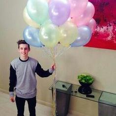 I want a friendship that's like Troye's w/ Kayla & Tyler, so hmu friends. I also want a hug from that Aussie, so hmu Troye