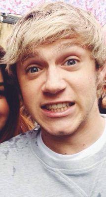 Les vrais amis disent de bonnes choses derrière votre dos et de mauvaises choses en face. #FrenchDirectioner