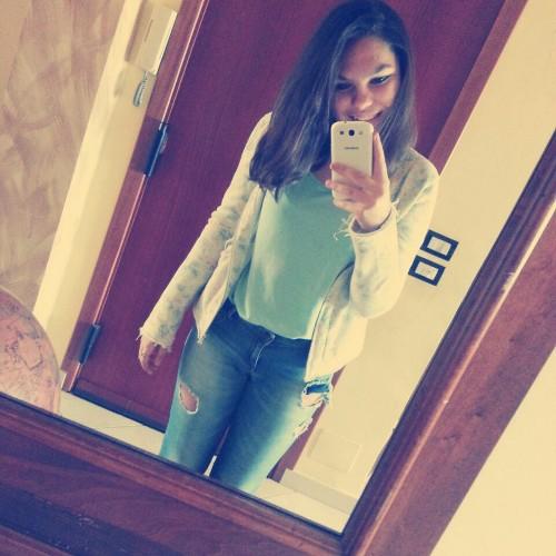 Hi!im italian girl.I Love 5 second of summer and One Direction❤
