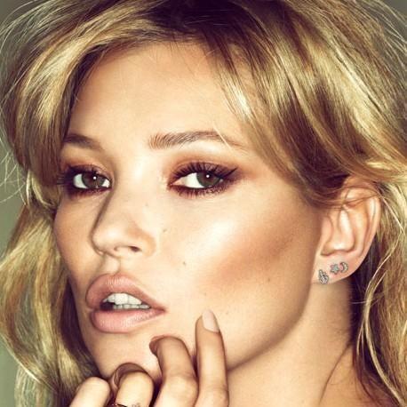 They portray me as all these crazy things and I‘m not like that. I don‘t have entourages, I‘m as normal as you can get in this lifestyle. ( Kate Moss Fan Page )
