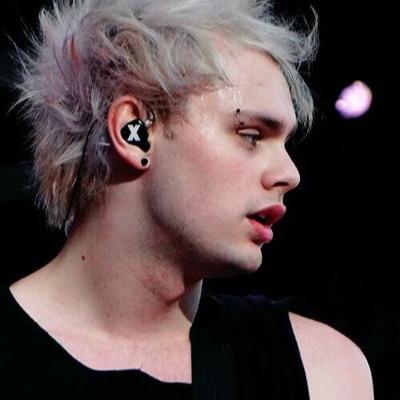 youre hot so go follow @chilledoutmuke