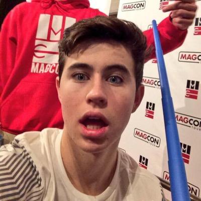 follow @quitenash plus turn her notifications on and she will dm u to shawn mendes, sammy will and jack johnson