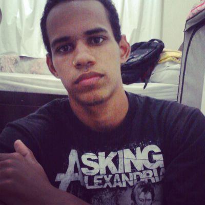 24 anos,
Baterista,
Engenharia Mecânica