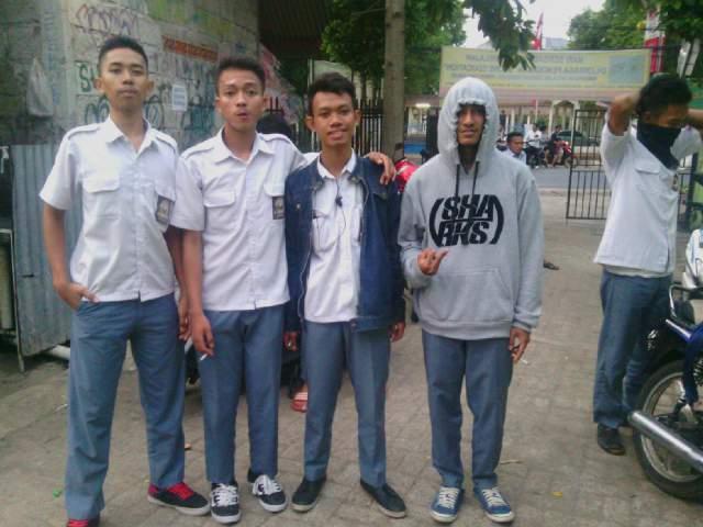 sekolah sampe lulus ,persija sampe MAMPUSS...... !!!!!