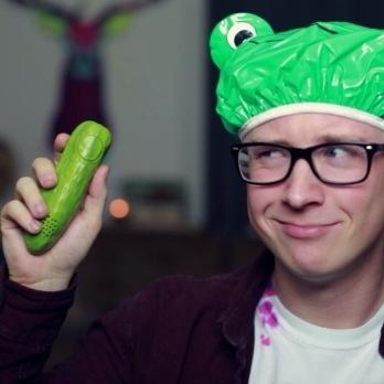 follow my main @ohheyoakley !! (pls)