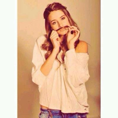 ∞ dimily obsessed ∞ basically wattpad famous ;-) ∞ rsizzle (@obsessedhutcher) is my best friend ∞