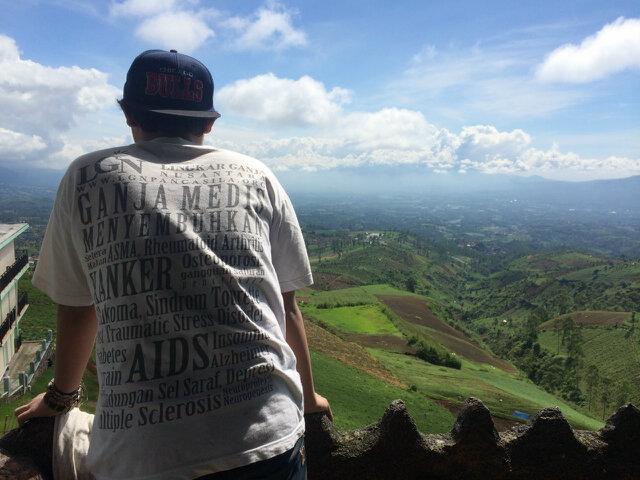 Akbarfaisal16's profile picture. bussiness administration 2012 of pasundan univercity( I love vespa) west java beusi kolot paris van java.. (Pin : 2661B3C7)