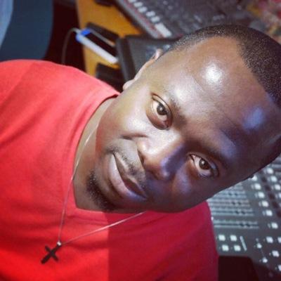 Favoursams's profile picture. 