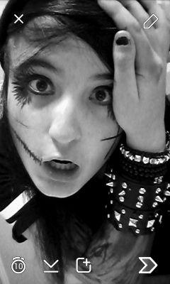 follow/follow back band obsessed                           xxX.Mrs Andy http://t.co/dgkDA6UoLA                       drawing&creepy pasta