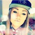 alinaschmidt32's profile picture. 