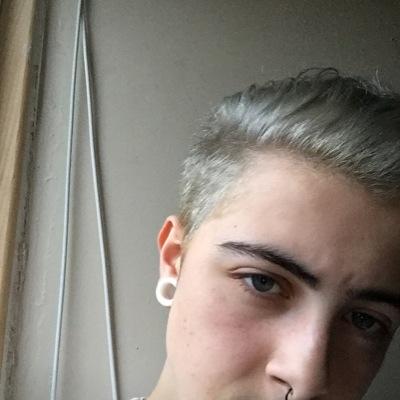 unvioIated's profile picture. 