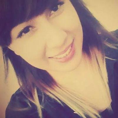 SIMPLEMENTE SONRIO Y SIGO ADELANTE JAJAJA.:) AMO A 5SOS