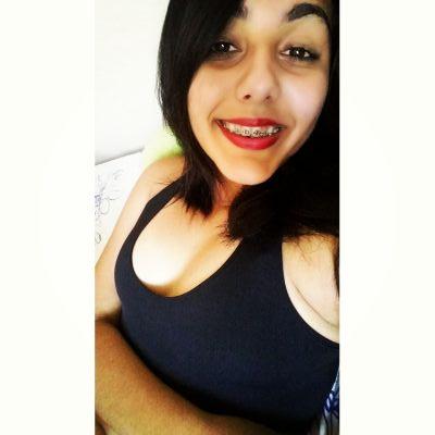  “Manda o que te machucou pra longe daqui, deixa o que te faz feliz chegar e revestir…”   snap - Redelphin