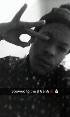 ilovemakkon money and smokin weed