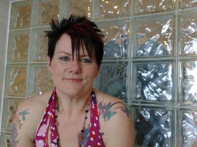 yummy mummy, perpetual giggler and purveyor of fine food wine song and comedic adventures