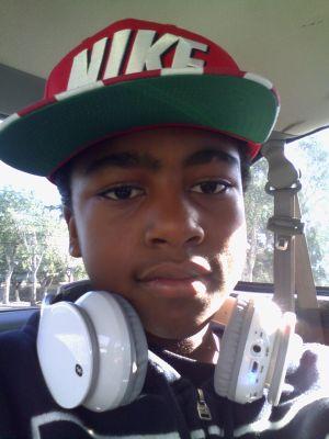 jordonsimon5392's profile picture. what the hell??