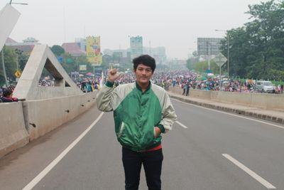 Lebih mudah untuk melawan ribuan orang bersenjata lengkap dibandingkan melawan kesombongan diri sendiri.