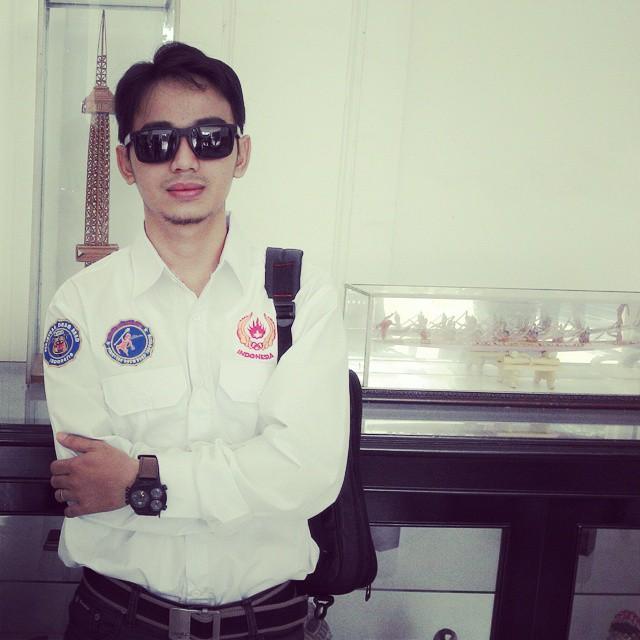 I am somebody. I am me. I like being me. And I need nobody to make me somebody. :)