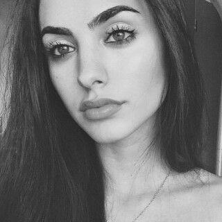 ‏تعاسه ؟ 
أن تكتب .. لحاضر يعيش دور الغائب.