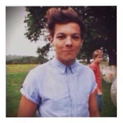 follow from @blamingashton ! PLEASE FOLLOW her back on that acc, she follows back just ask :) xx