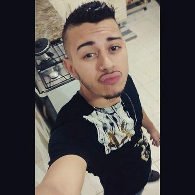 O monstro avança, quem tem um sonho não dança.
17 anos. SP
HOWP