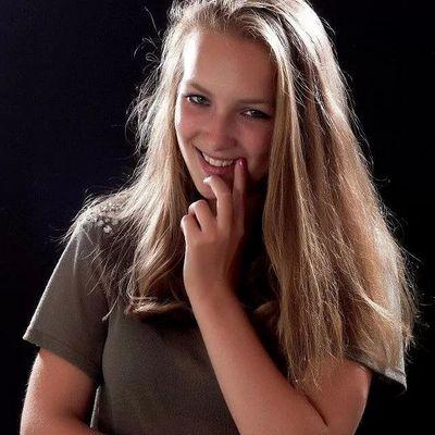 18year//beautician//Dancing//teaching gymnastics//love my family&friends//C.n.m.s.j.j.t.c.a.h 2/10