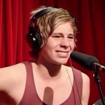 if 5sos wants to follow me thatd be cool ig:@pastasos